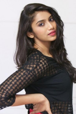Alisha - Model in Mumbai | www.dazzlerr.com