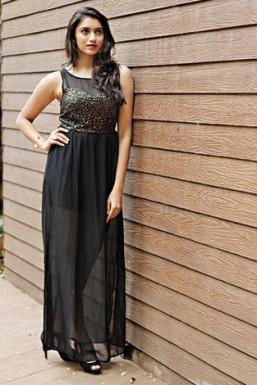 Alisha - Model in Mumbai | www.dazzlerr.com