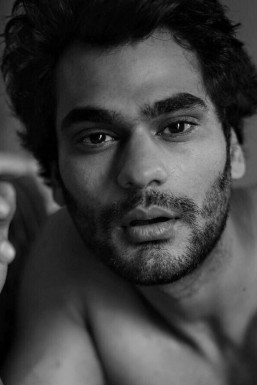 Raghu Raja - Model in Mumbai | www.dazzlerr.com