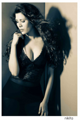 Nikita Kaur - Model in Mumbai | www.dazzlerr.com