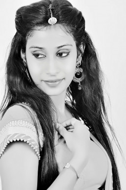 Shikha - Model in Mumbai | www.dazzlerr.com