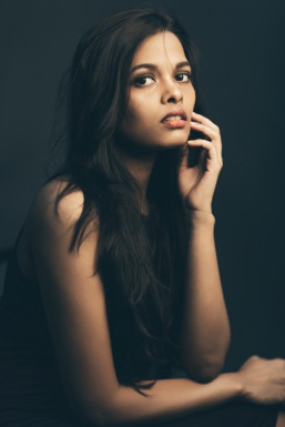 Emeara - Model in Mumbai | www.dazzlerr.com