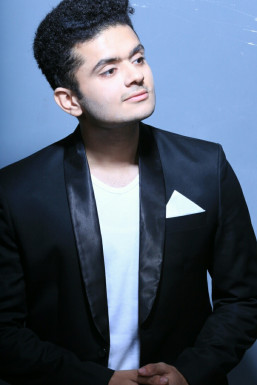 Yash Sharma - Model in Mumbai | www.dazzlerr.com