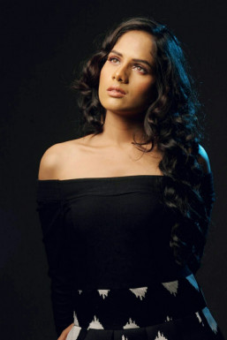 Farah Khan - Model in Mumbai | www.dazzlerr.com