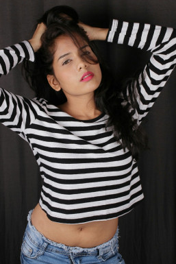 Farah Khan - Model in Mumbai | www.dazzlerr.com
