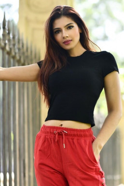 Shreeradhe Khanduja - Model in Mumbai | www.dazzlerr.com