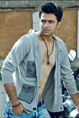 Rajeev Ranjan - Model in Mumbai | www.dazzlerr.com
