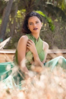 Adriana Khichi - Model in Mumbai | www.dazzlerr.com