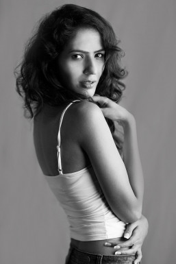Divyani - Model in Mumbai | www.dazzlerr.com