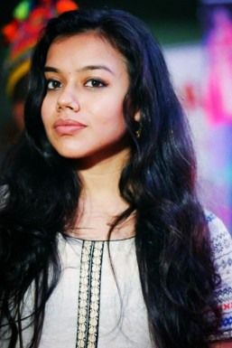 Lisha Bajaj - Model in Mumbai | www.dazzlerr.com