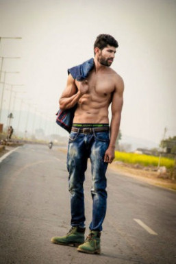 Rijul Gupta - Model in Delhi | www.dazzlerr.com