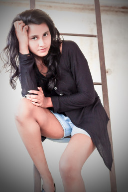 Reharika - Model in Mumbai | www.dazzlerr.com