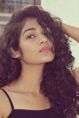Alvina - Model in Mumbai | www.dazzlerr.com