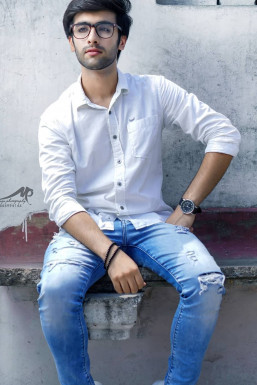 Jaswant Bhalla - Model in Delhi | www.dazzlerr.com