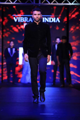Vikram Khatkar - Model in Mumbai | www.dazzlerr.com