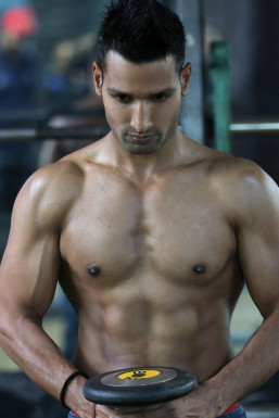 Arun Kumar - Model in Delhi | www.dazzlerr.com