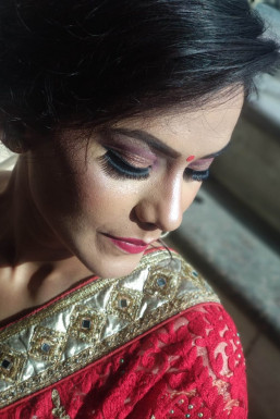 Shanu Sharma - Makeup Artist in Delhi | www.dazzlerr.com