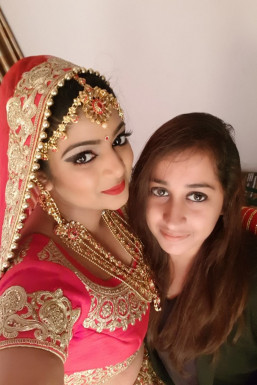 Shanu Sharma - Makeup Artist in Delhi | www.dazzlerr.com