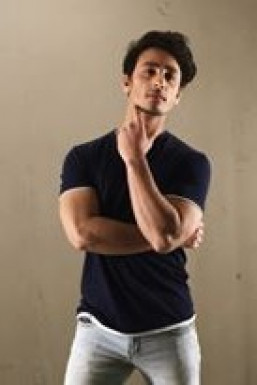 Ali Shaquib - Actor in Mumbai | www.dazzlerr.com