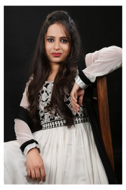 Husna Shaikh - Model in Mumbai | www.dazzlerr.com