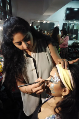 Rimple Raja - Makeup Artist in Bangalore | www.dazzlerr.com