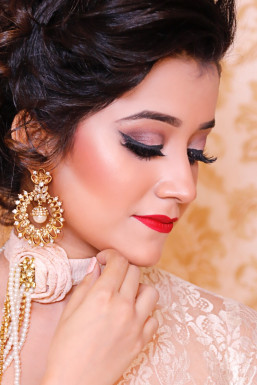 Dhaanvi Mehta - Makeup Artist in  | www.dazzlerr.com