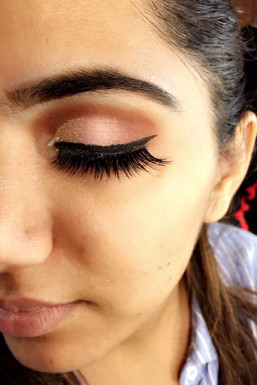 Dhaanvi Mehta - Makeup Artist in  | www.dazzlerr.com