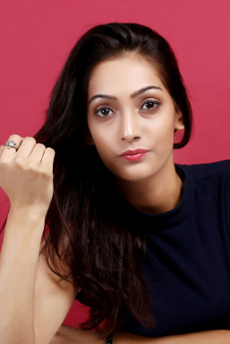 Anshika Sharma - Model in Delhi | www.dazzlerr.com