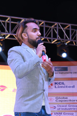 Neeraj Kaushik - Comedian in Faridabad | www.dazzlerr.com