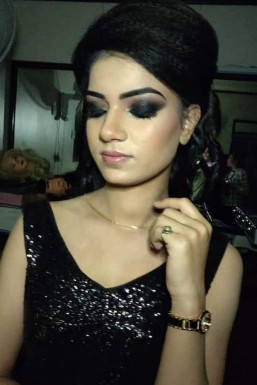 Amisha Singhal - Makeup Artist in Delhi | www.dazzlerr.com
