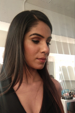 Amreen Huda - Makeup Artist in Mumbai | www.dazzlerr.com