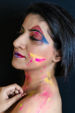 Shubhanjli Sharma - Makeup Artist in Delhi | www.dazzlerr.com