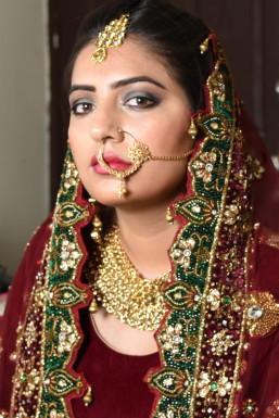 Shubhanjli Sharma - Makeup Artist in Delhi | www.dazzlerr.com