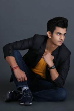 Anjit Chaudhary - Model in Faridabad | www.dazzlerr.com