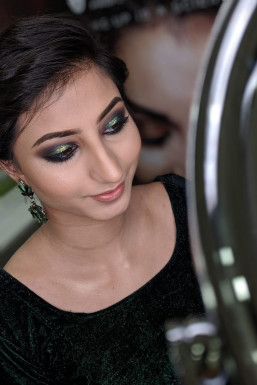 Avleen Kaur - Makeup Artist in Delhi | www.dazzlerr.com