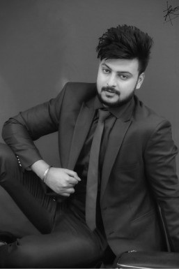 Manish Tiwari - Model in  | www.dazzlerr.com