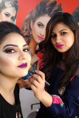 Poonam Singh - Makeup Artist in Delhi | www.dazzlerr.com