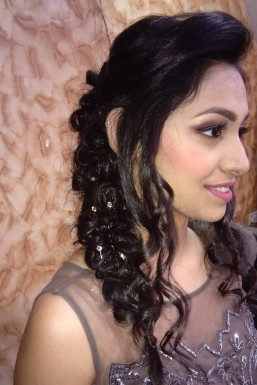 Poonam Singh - Makeup Artist in Delhi | www.dazzlerr.com