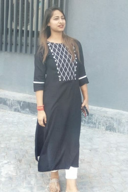 Riya Goel - Model in Noida | www.dazzlerr.com