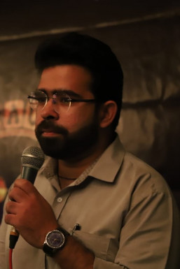 Shivam Miglani - Comedian in Delhi | www.dazzlerr.com