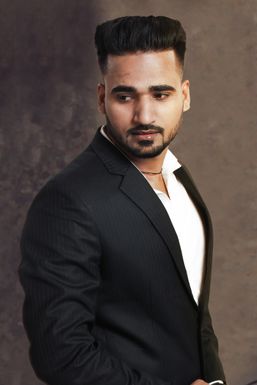 Amir Saifi - Actor in Delhi | www.dazzlerr.com