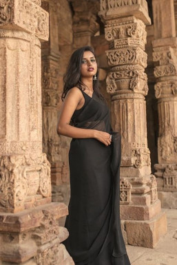 Megha Soni - Influencer in  | www.dazzlerr.com