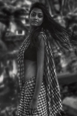 Katha Nandi - Influencer in  | www.dazzlerr.com