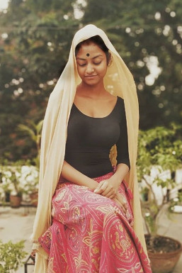 Katha Nandi - Influencer in  | www.dazzlerr.com
