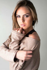 Emily - Model in Dallo Pura | www.dazzlerr.com