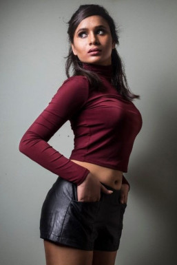 Aditi Singh - Model in Delhi | www.dazzlerr.com