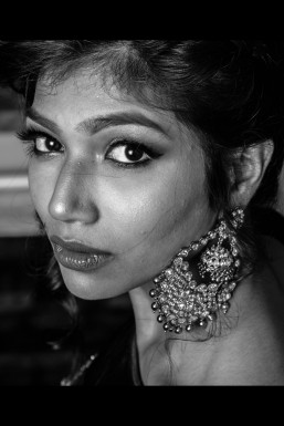Anushree - Model in Mumbai | www.dazzlerr.com