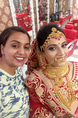 Raj - Makeup Artist in Delhi | www.dazzlerr.com