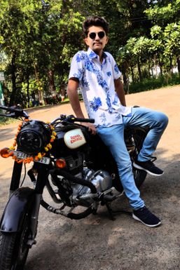 Rushik Mehta - Model in Anand | www.dazzlerr.com