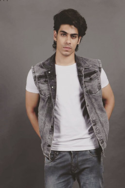 Neil Verma - Model in New Delhi | www.dazzlerr.com